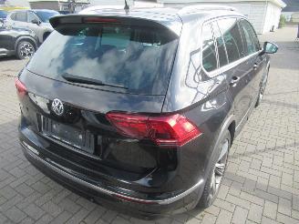 Damaged car Volkswagen Tiguan 1.5TSI 150pk DSG-Aut. R-LINE Climatronic Leer Navi Panorama-D Camera ..... 2020/6