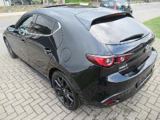 skadebil auto Mazda 3 2.0 e-Skyactiv-X 186pk M-Hybrid Climatronic Leer Navi SchuifDak Bose-Sound Headup-Display StoelVerwarming E.Memory Stoel 2023/4