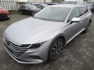 Vaurioauto  passenger cars Volkswagen Arteon ShootingBrake Plugin-Hybrid Aut. GTE Climatronic Leer Navi Camera Keyless-Go StoelVerwarming E.Stoelen 2023/5