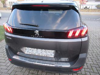 Unfallwagen Peugeot 5008 Puretech 130 Allure 7-Zits Climatronic HalfLeer Navi Camera ..... 2023/4