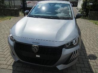 Unfallwagen Peugeot 208 1.2 Hybrid AUT. Airco CruiseControl Parktronic Navigatie-Android/Carplay 2026/2