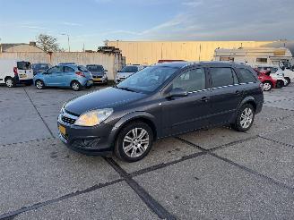 krockskadad bil auto Opel Astra Wagon 1.6 Cosmo 2009/8