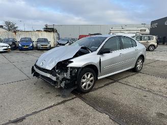 Coche accidentado Renault Laguna 2.0 16v 2010/2