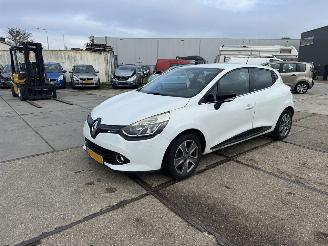 Schadeauto Renault Clio 0.9 Tce  Night&Day 2014/5