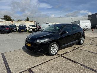 Voiture accidenté Renault Mégane 1.6 Parisienne 2011/3