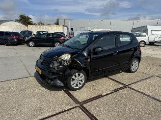 damaged passenger cars Nissan Pixo 1.0 Looks 2013/10