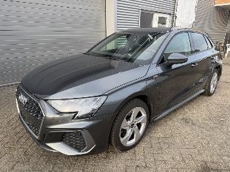 Voiture accidenté Audi A3 A3 S-line 40 TFSIe plugin hybrid start en rijd 2023/10