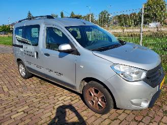 skadebil auto Dacia Dokker 1.2 benzine 5 persoons uitvoering weinig km 2017/1