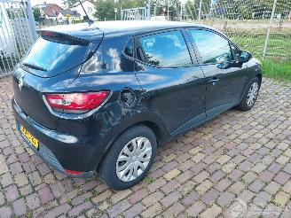 krockskadad bil auto Renault Clio 1.5 DCI Eco Night and Day Nieuwe apk 2014/8