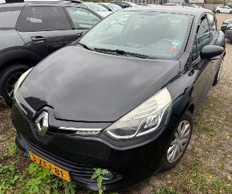 Voiture accidenté Renault Clio 1.5 DCI Eco Night and Day Nieuwe apk 2014/8