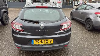 skadebil auto Renault Mégane Estate 1.6 dCI Automaat 2010/11