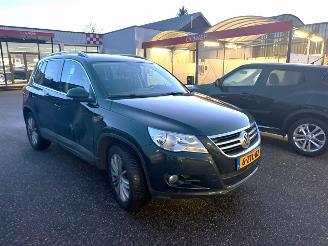 damaged passenger cars Volkswagen Tiguan GERESERVEERD  1.4 TSI sport en style 2010/12