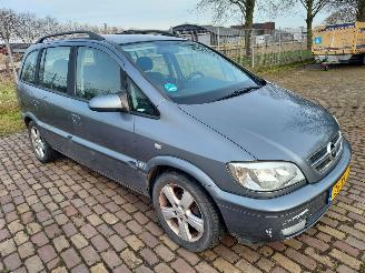 skadebil auto Opel Zafira 7 persoons + Automaat 2004/3