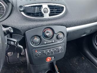 Renault Clio 1.2 5 deurs picture 8