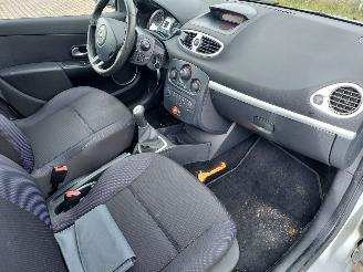 Renault Clio 1.2 5 deurs picture 6