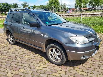 skadebil auto Mitsubishi Outlander 2.0 Benzine 2 wheel drive 2007/3