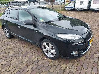 krockskadad bil auto Renault Mégane 1.5 diesel + apk 2012/7