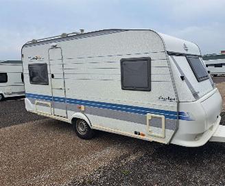 krockskadad bil caravan Hobby  460 UFE 2001/4