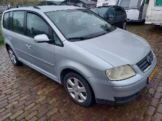 Damaged car Volkswagen Touran 1.4 benzine 2006/8