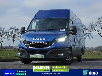 krockskadad bil auto Iveco Daily 35S18 2019/10