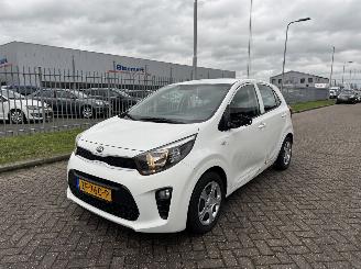 skadebil auto Kia Picanto 1.0  AIRCO Euro6 2019/5
