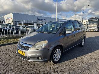 skadebil auto Opel Zafira 1.6 77Kw 7-Persoons - Airco - Navi 2006/11