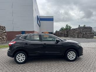 krockskadad bil auto Nissan Qashqai 1.5 DCI  81Kw AIRCO 2015/1