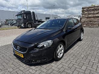 Schadeauto Volvo V-40 2.0 D2 R-Design 2015/12