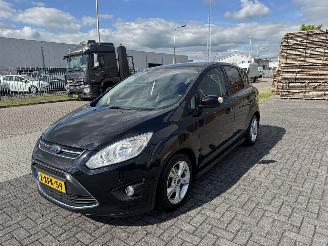 damaged passenger cars Ford C-Max 92Kw Navi Clima 2013/7