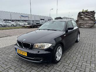 Vaurioauto  passenger cars BMW 1-serie 116i  90Kw AIRCO - NAVI 2011/3