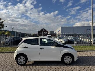 krockskadad bil auto Toyota Aygo 1.0 VVT-i X Fun  AIRCO 2017/11