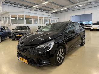 krockskadad bil auto Renault Clio 1.6 E-Tech Hybrid 145 Equilibre 2022/10