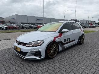 Damaged car Volkswagen Golf 2.0 GTI Performance 245PK 2017/1