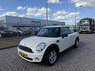 krockskadad bil auto Mini Clubman 1.4 70 kw AIRCO 2010/3