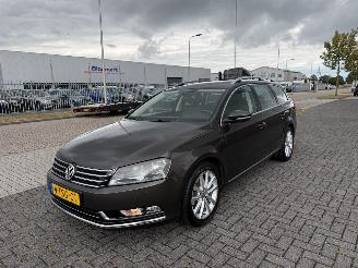Schadeauto Volkswagen Passat 1.6 TDI 77kw Highline Navi Clima 2014/4
