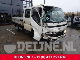 Vrakbiler auto Toyota Dyna Dyna 100/150, Chassis-Cabine, 2001 2.5D4-D 90 16V 2002/9