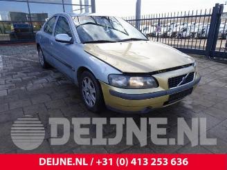 Coche siniestrado Volvo S-60 S60 I (RS/HV), Sedan, 2000 / 2010 2.4 20V 140 2001/3