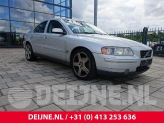 Coche siniestrado Volvo S-60 S60 I (RS/HV), Sedan, 2000 / 2010 2.4 20V 140 2005/1