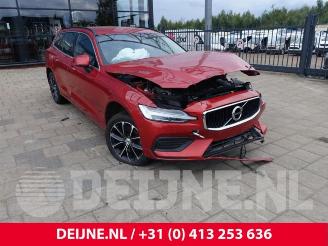 Coche siniestrado Volvo V-60 V60 II (ZW), Combi, 2018 2.0 B4 16V Mild Hybrid 2021/10