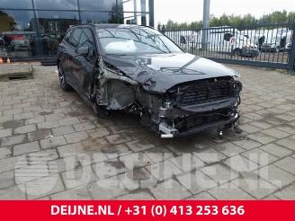 Salvage car Volvo V-60 V60 II (ZW), Combi, 2018 2.0 B3 16V Mild Hybrid Geartronic 2024/4