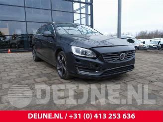 Coche siniestrado Volvo V-60 V60 I (FW/GW), Combi, 2010 / 2018 2.0 D3 20V 2013/1