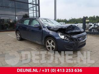 Coche siniestrado Volvo V-60 V60 I (FW/GW), Combi, 2010 / 2018 1.6 T3 16V 2011/12