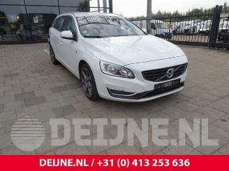 Salvage car Volvo V-60 V60 I (FW/GW), Combi, 2010 / 2018 2.0 D2 16V 2015/10