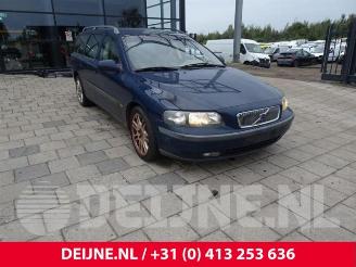 Coche siniestrado Volvo V-70 V70 (SW), Combi, 1999 / 2008 2.4 T 20V 2000/10