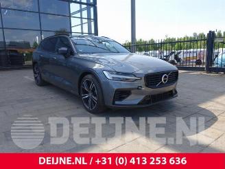 Coche siniestrado Volvo V-60 V60 II (ZW), Combi, 2018 2.0 T6 16V Twin Engine 2021