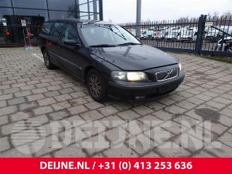 Dezmembrări autoturisme Volvo V-70 V70 (SW), Combi, 1999 / 2008 2.4 20V 140 2004/6