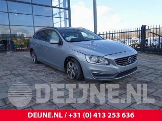 Coche siniestrado Volvo V-60 V60 I (FW/GW), Combi, 2010 / 2018 2.0 D3 20V 2014/9