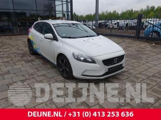 Vrakbiler auto Volvo V-40 V40 (MV), Hatchback 5-drs, 2012 / 2019 2.0 D4 16V 2014/7