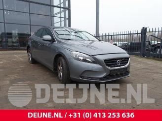 Vaurioauto  passenger cars Volvo V-40 V40 (MV), Hatchback 5-drs, 2012 / 2019 2.0 D4 16V 2014/9