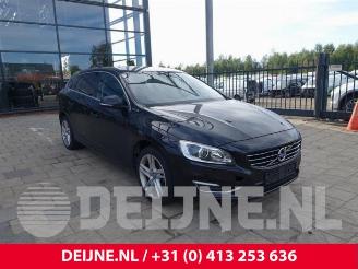 krockskadad bil auto Volvo V-60 V60 I (FW/GW), Combi, 2010 / 2018 2.4 D6 20V Plug-in Hybrid AWD 2014/6